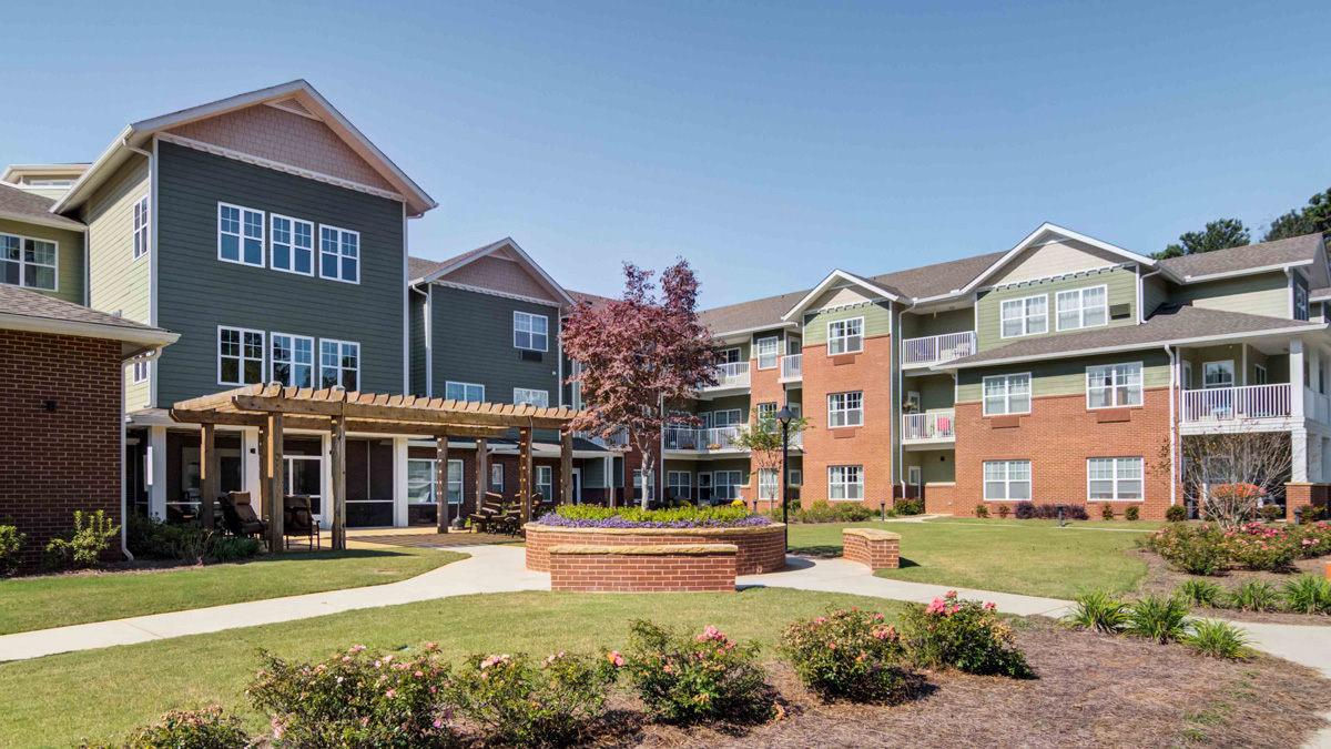 Exterior view of Linwood Estates Gracious Retirement Living