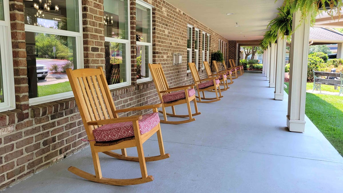 The outdoor patio at Linwood Estates